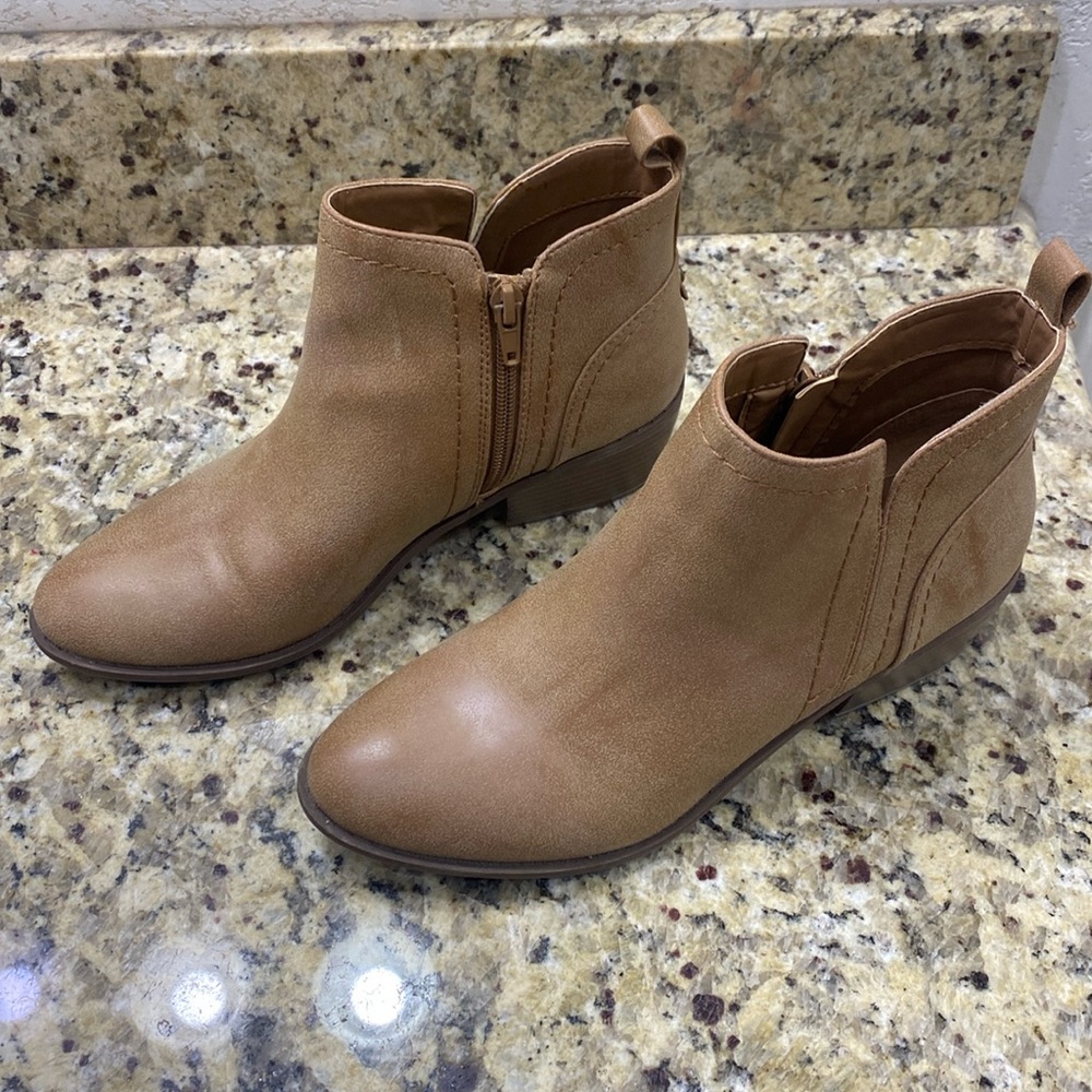 Guess light brown ankle boots - Picture 1 of 3